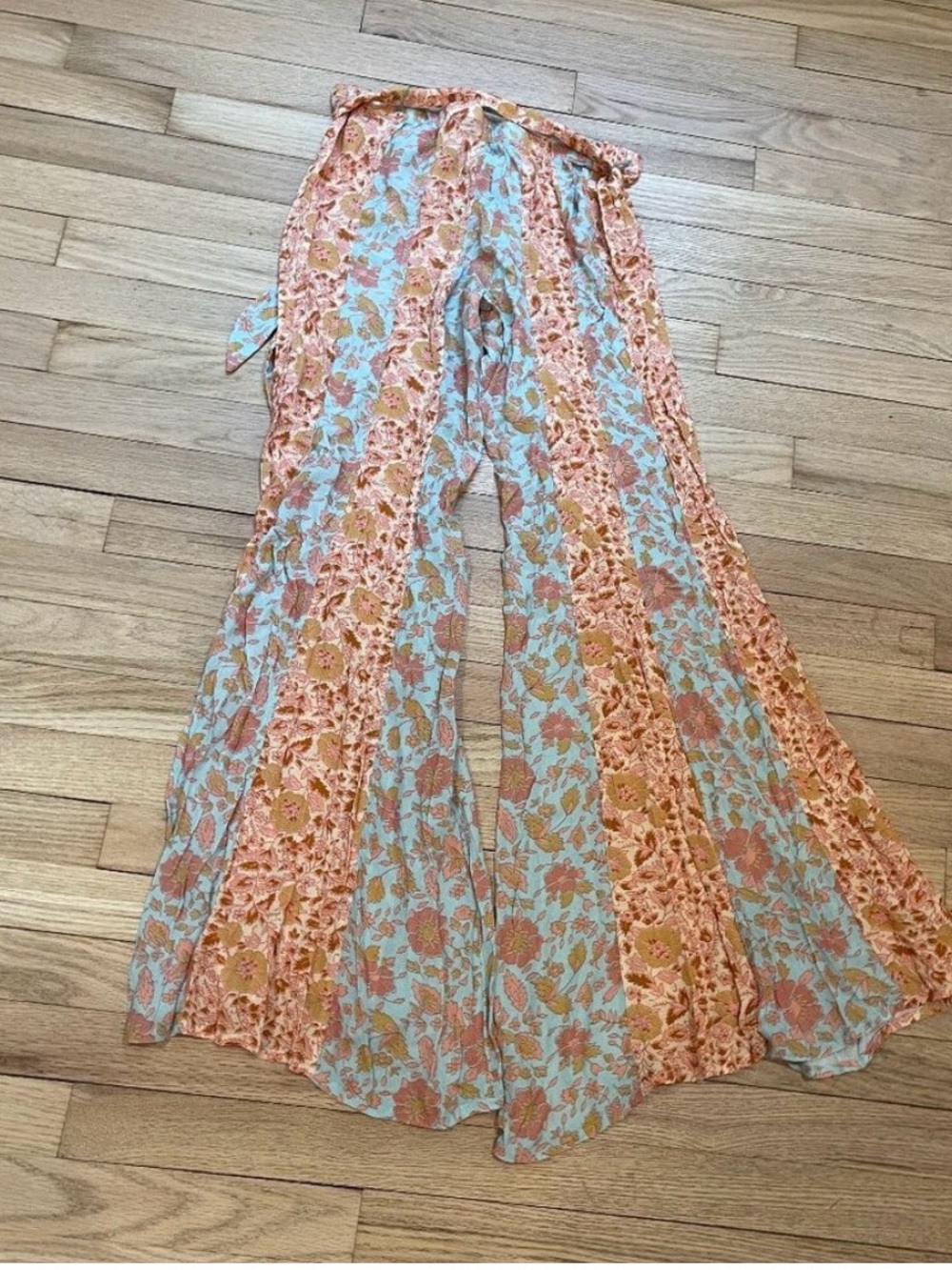 Free People Bali Sultry Boho Floral Wide Leg Flare-NWT-size large - Picture 3 of 7